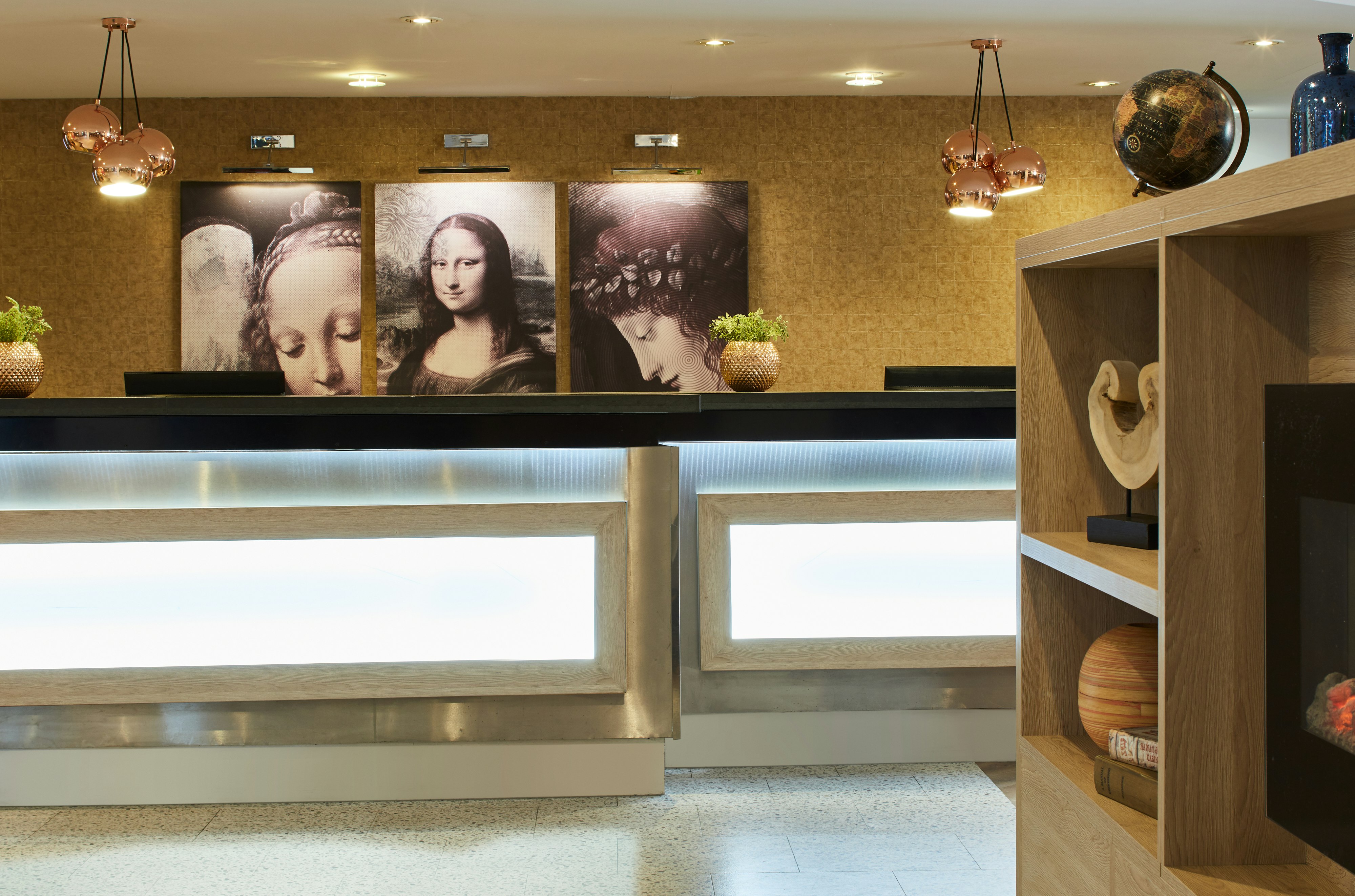Leonardo London Heathrow 6/77