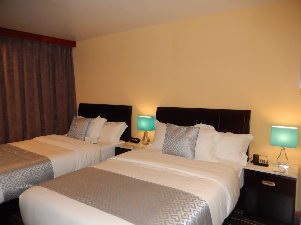 Quality Inn Near Sunset Park 12/39