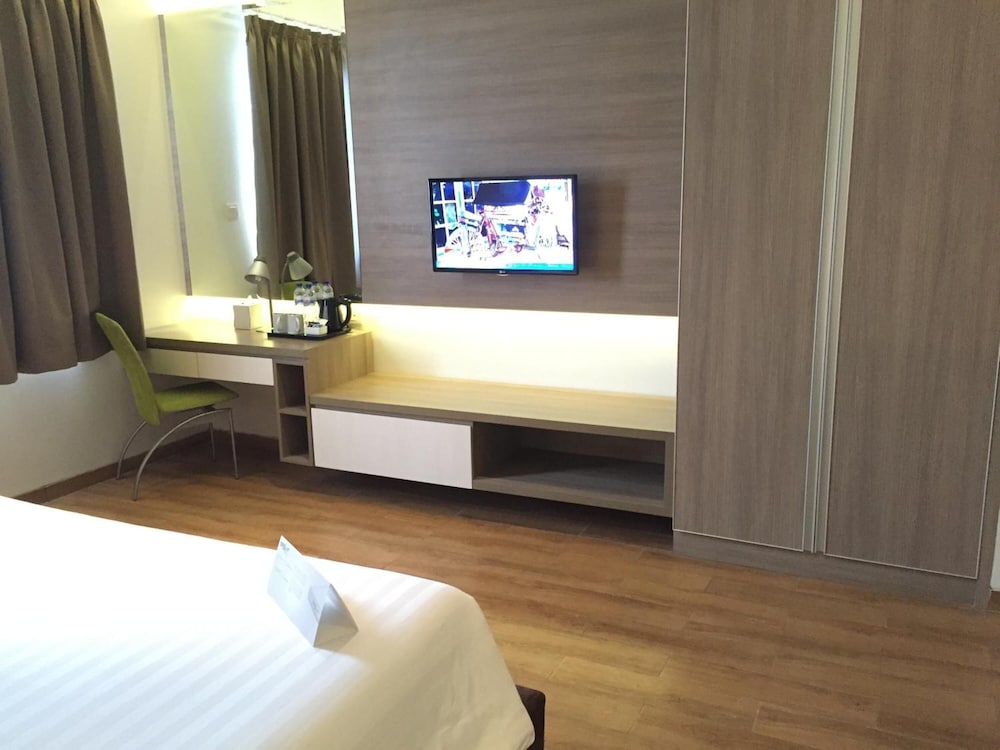 Whiz Prime Kelapa Gading 27/71