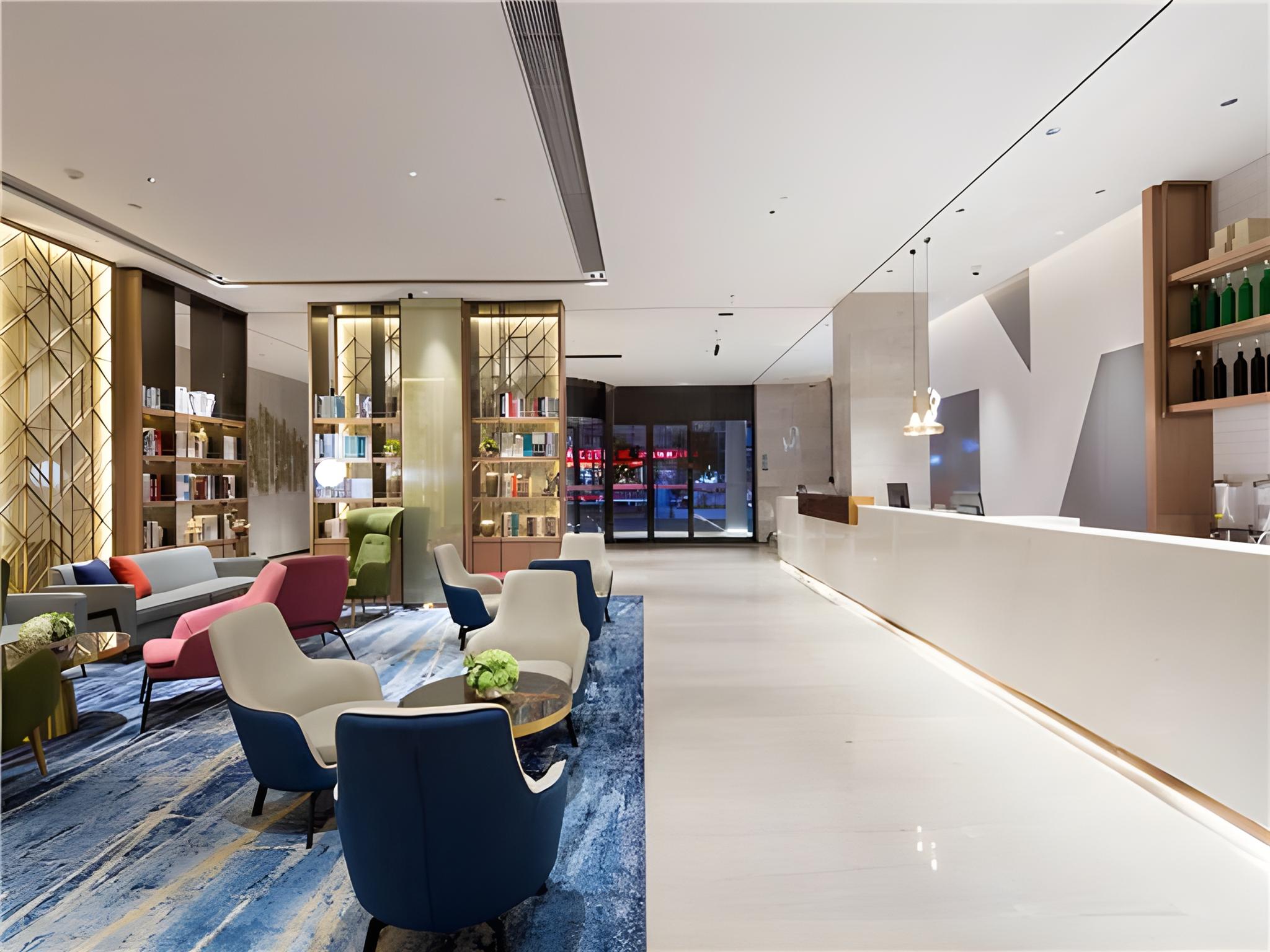 Borrman hotel (Shanghai Hongqiao Railway Station National Exhibition Center Shop) 24/35