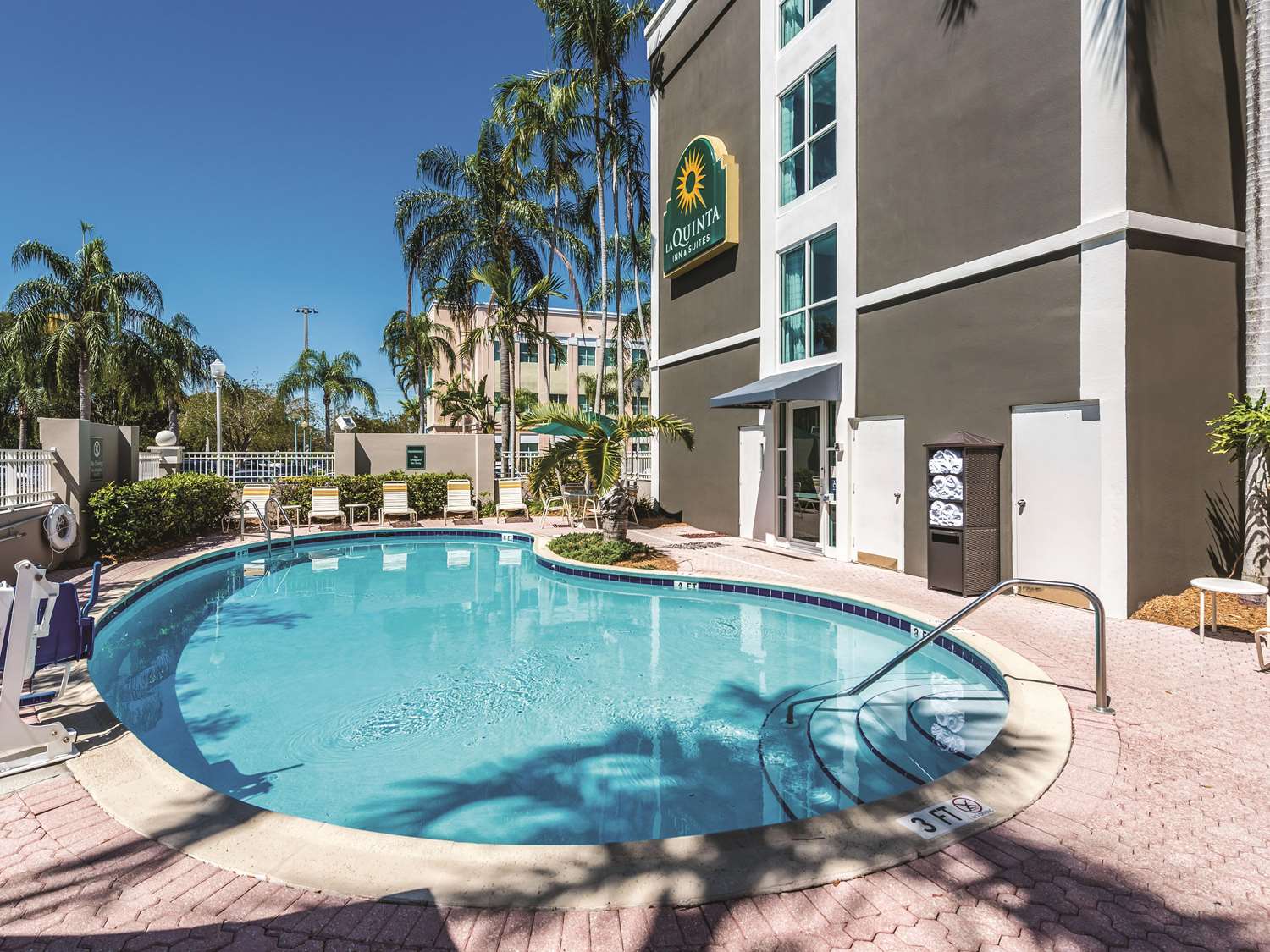La Quinta Inn Suites Plantation Sw 6th Street 37/37
