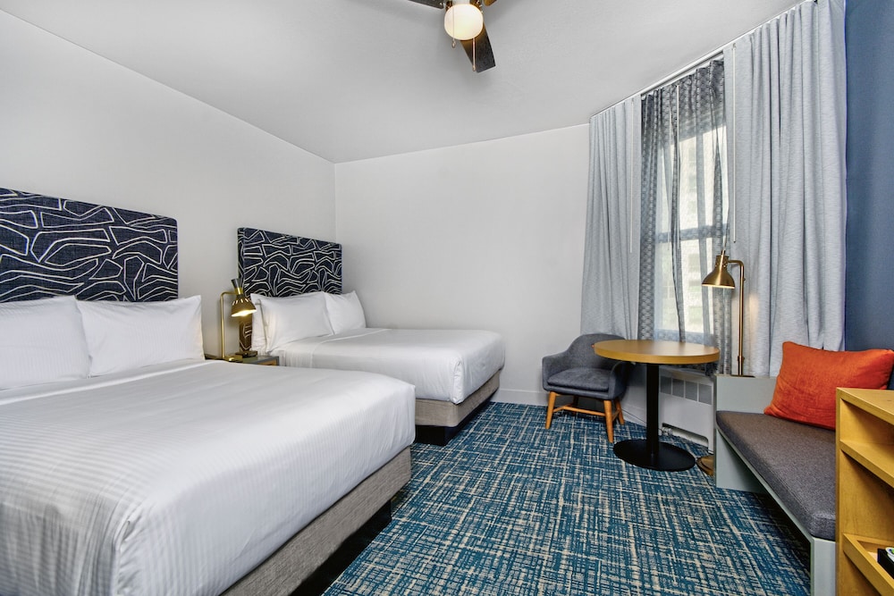 EXECUTIVE, 2 DOUBLE BEDS, COURTYARD VIEW