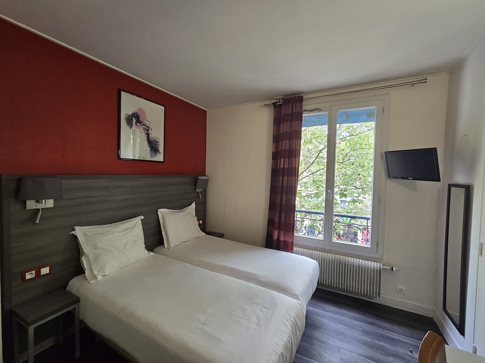 ROOM, TWIN BEDS