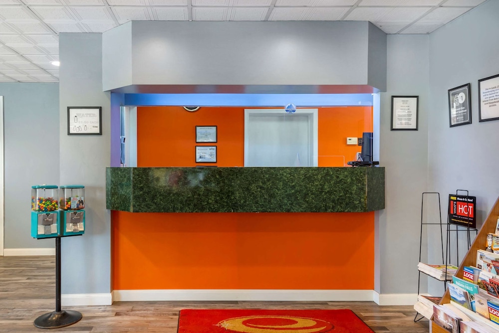 Econo Lodge Cortland Downtown NY 4/30