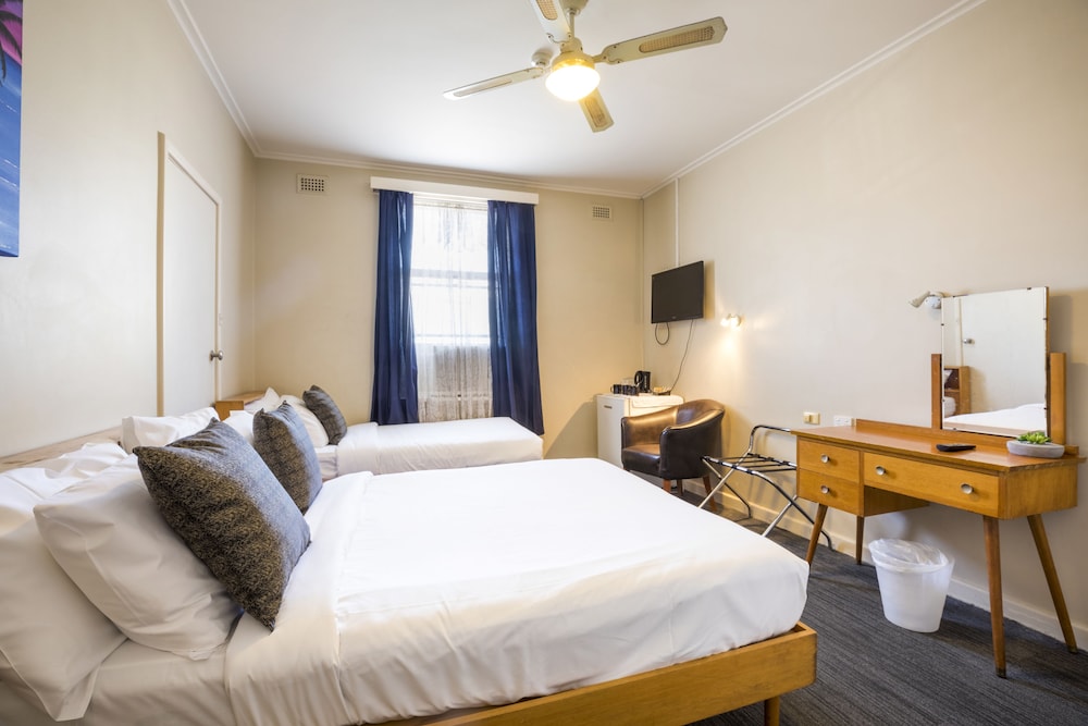 ESPLANADE HOTEL 10/56
