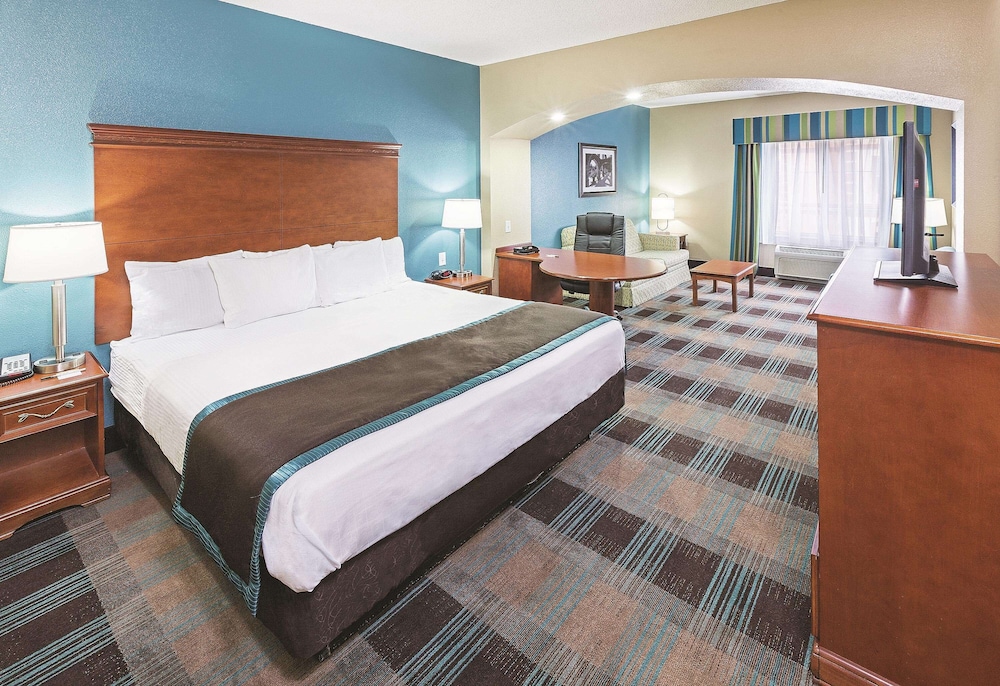 DELUXE, STUDIO, SUITE, KING BED