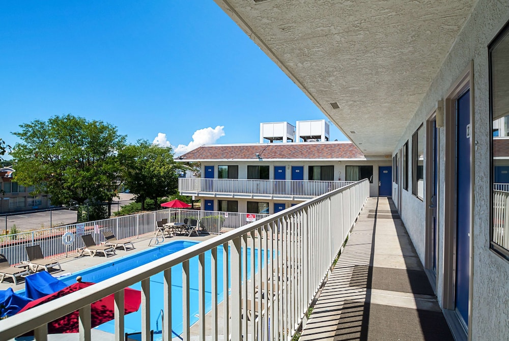 Motel6 Pueblo, CO - I-25 49/52
