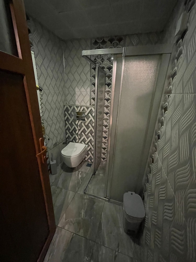 Ozgur Hotel 48/50