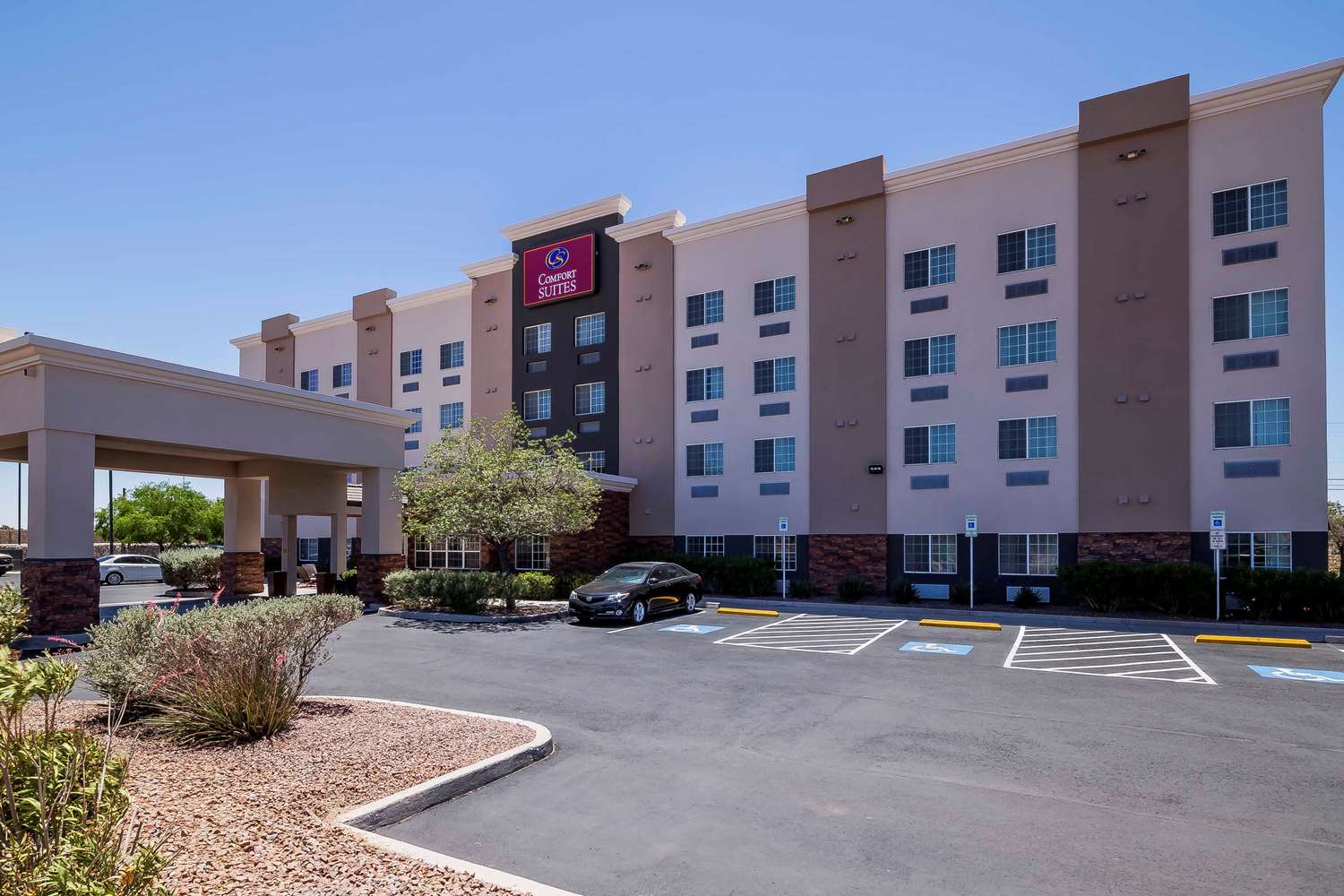 Comfort Suites El Paso Airport 16/19