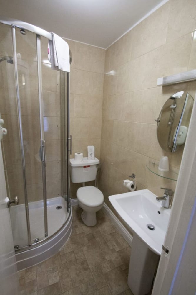 Brooklands Hotel Bed And Breakfast Bournemouth 29/32