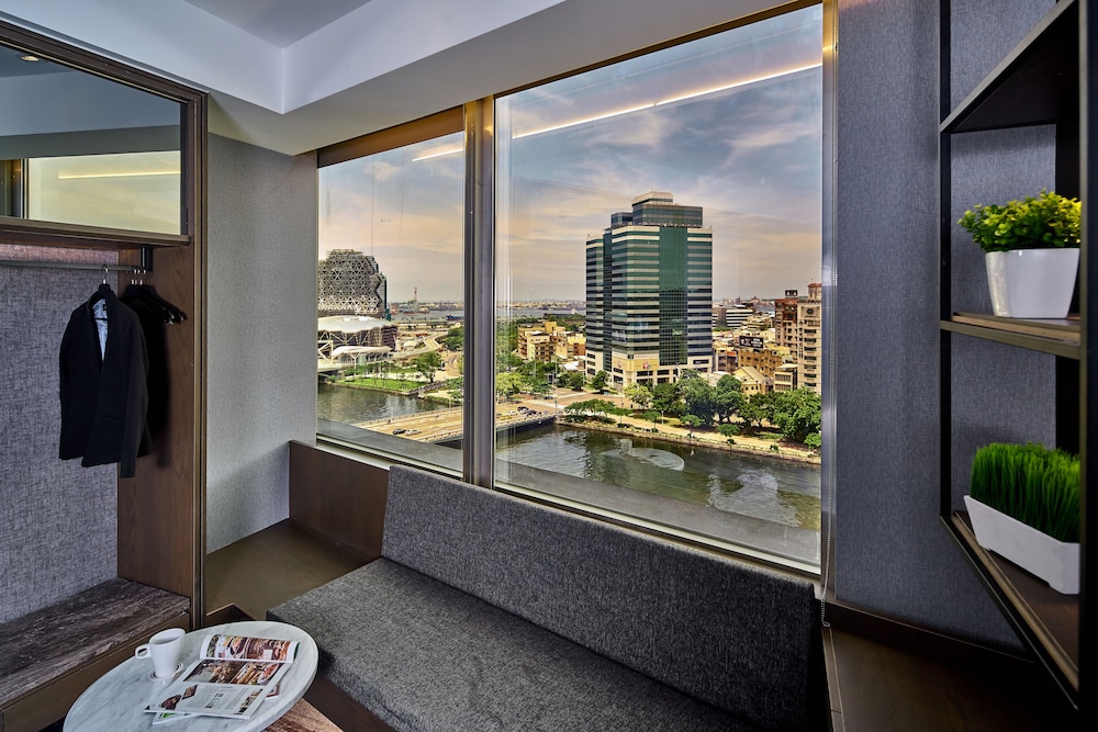 HARBOUR 10 HOTEL 45/69