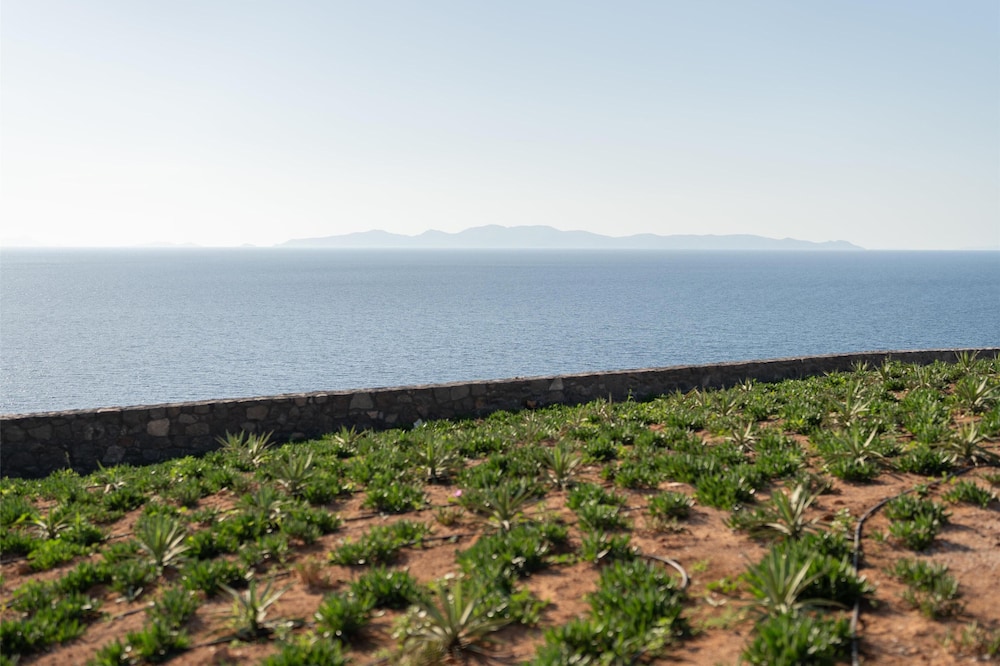 SANTO MINE OIA SUITES 41/45