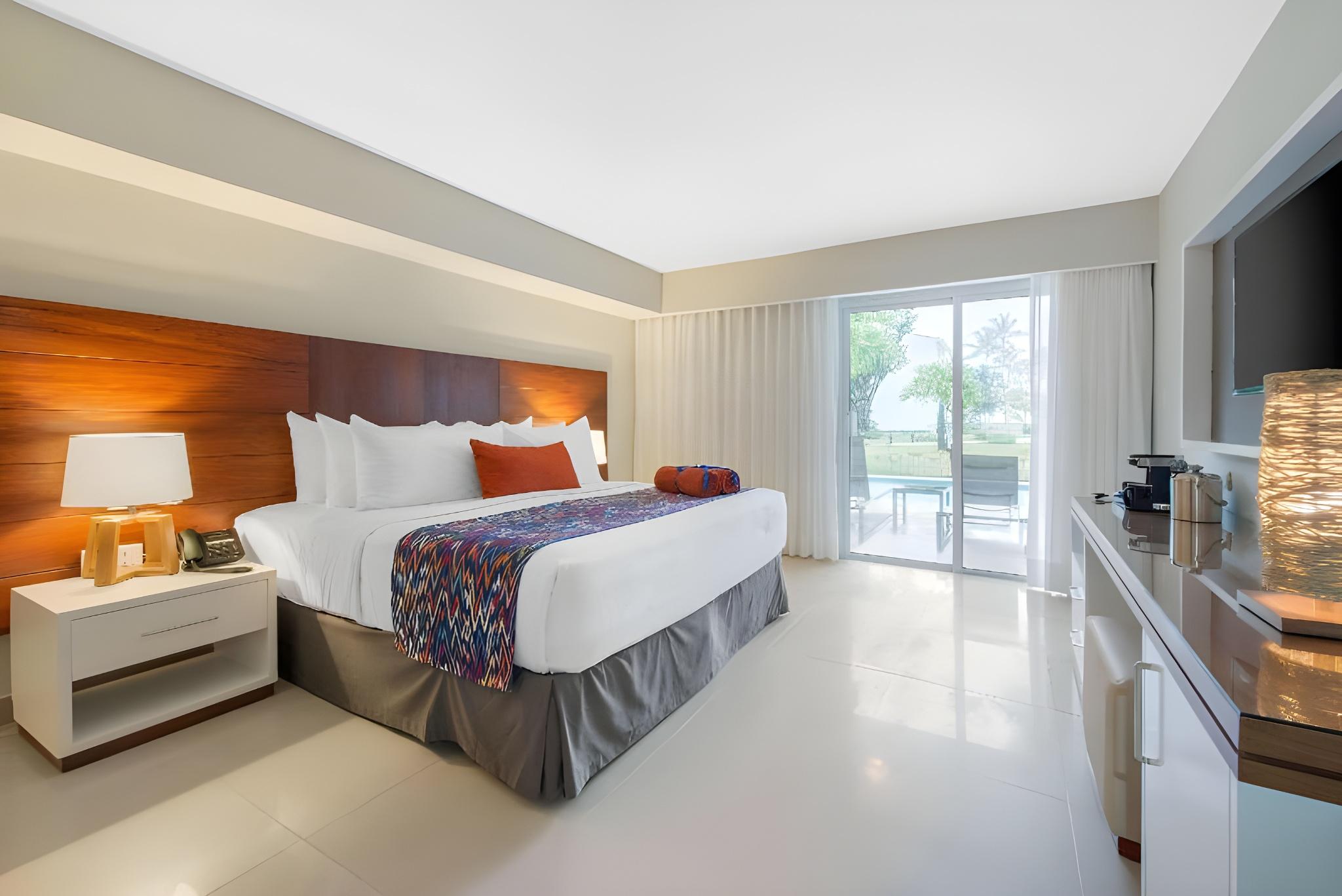 Swim Out, King Bed