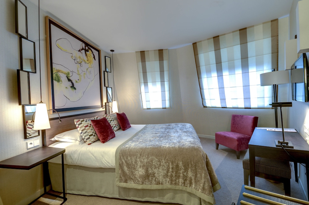 2 BEDROOMS, CONNECTING, FAMILY