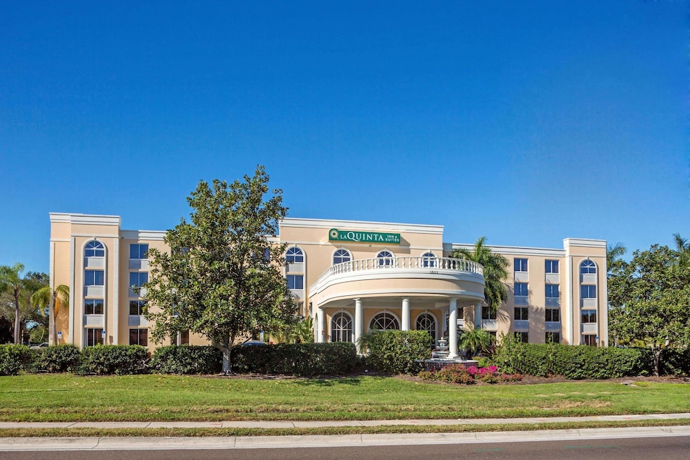La Quinta Inn & Suites by Wyndham Sarasota Downtown 5/52
