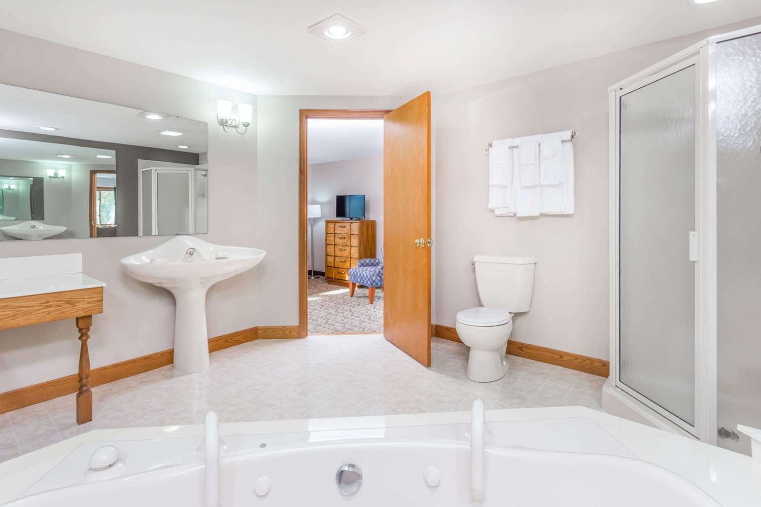 Baymont Inn and Suites by Wyndham Platteville 12/13