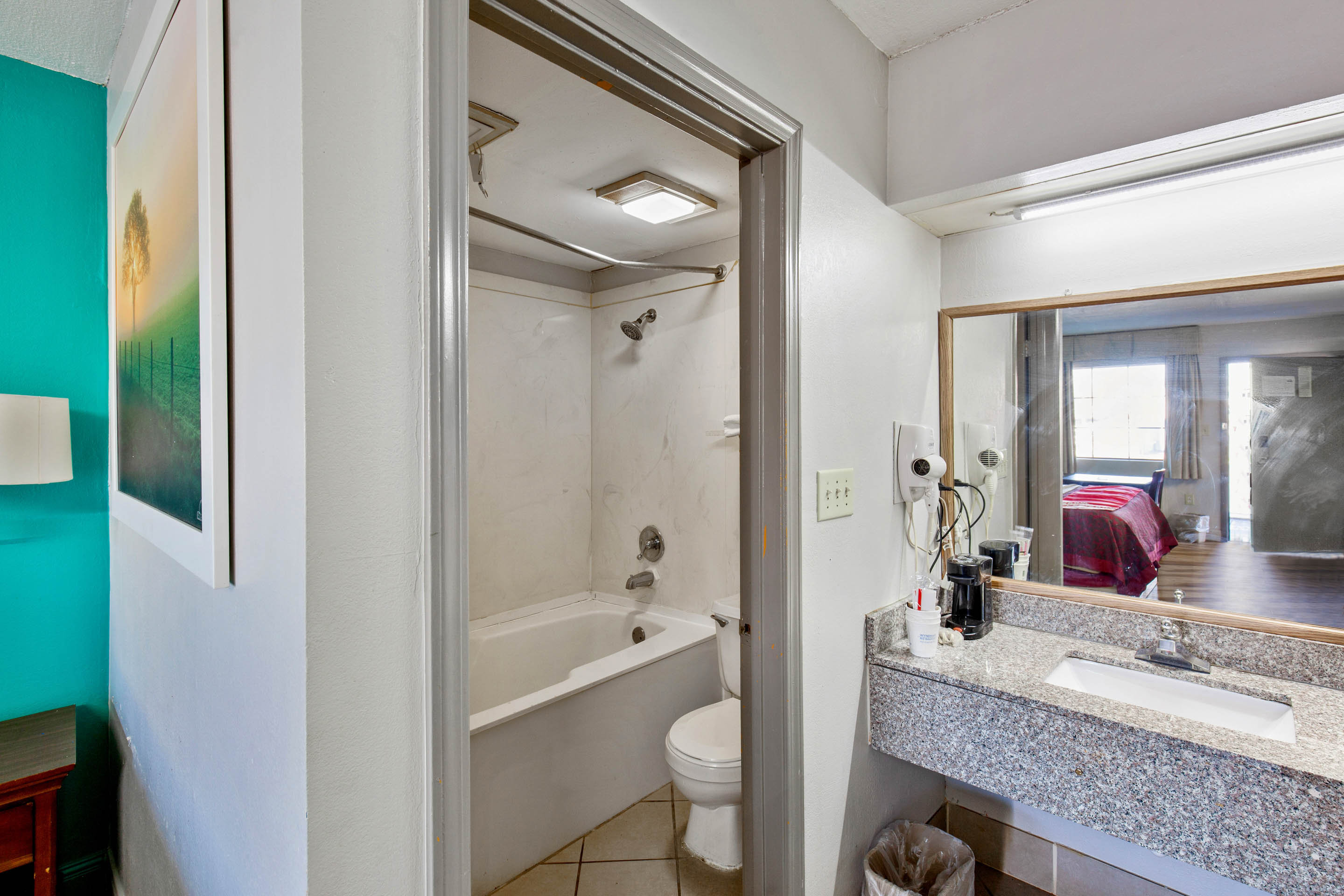 غرفة بسرير كينج بحوض جاكوزي، Hotel O Columbia Downtown near I-65 4/5