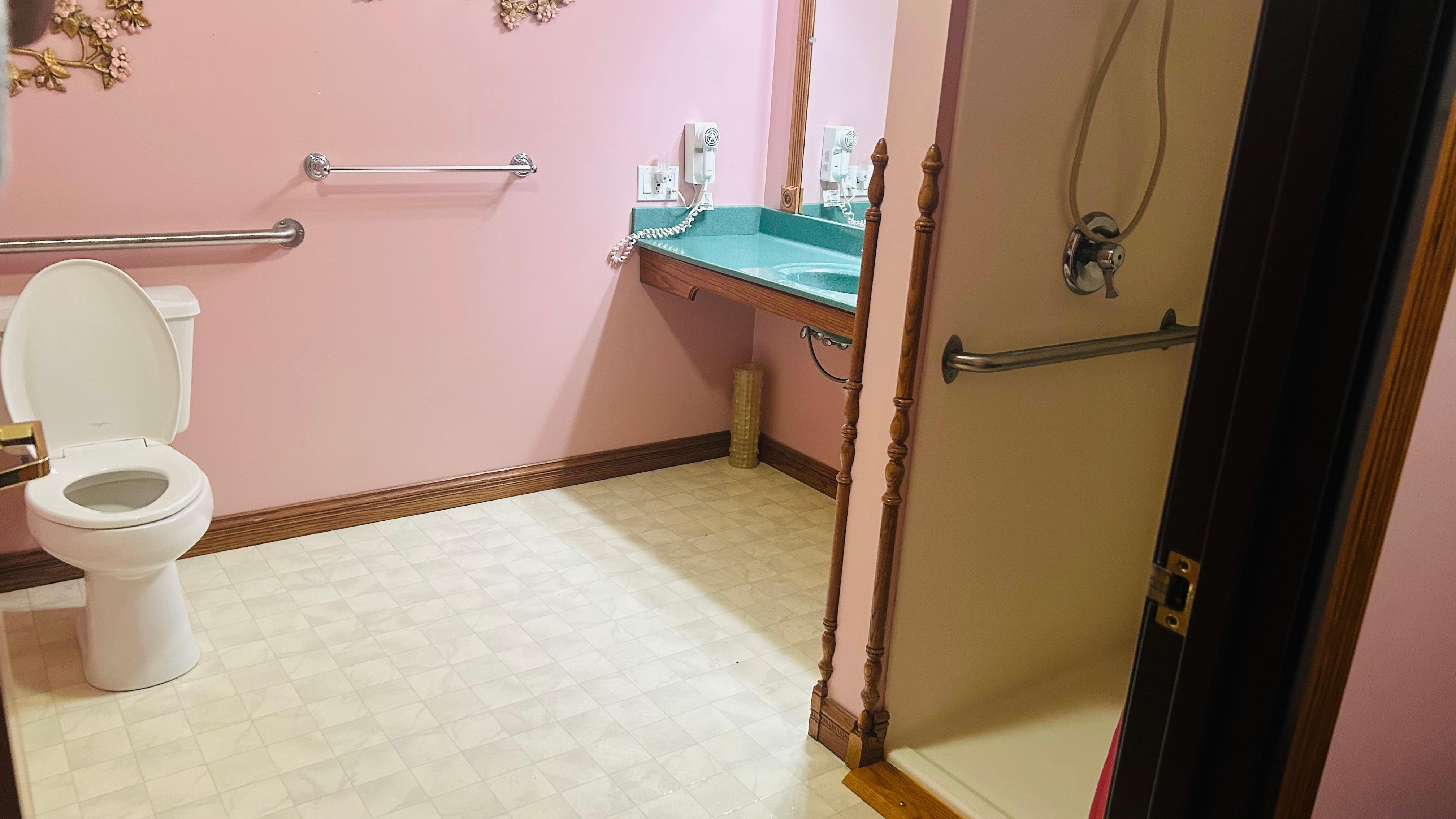 Victorian Inn Motel & Suites 42/48