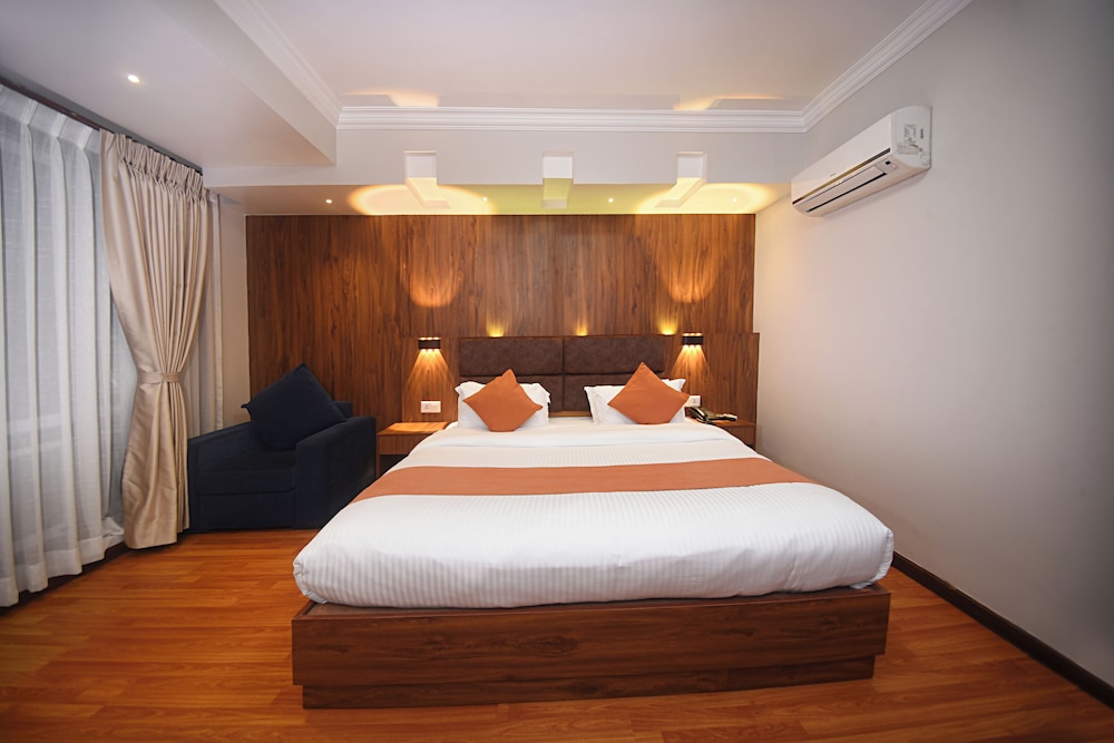 Super, Deluxe, King Bed, Bathtub