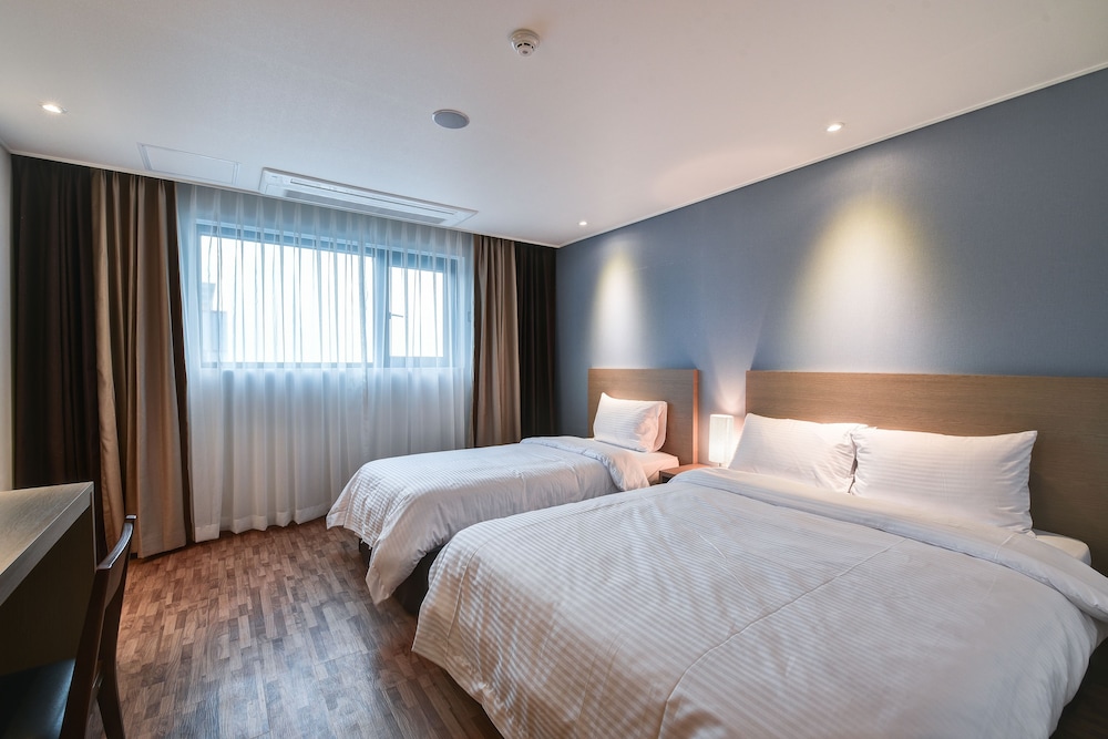 DELUXE, TWIN BEDS, OCEAN VIEW