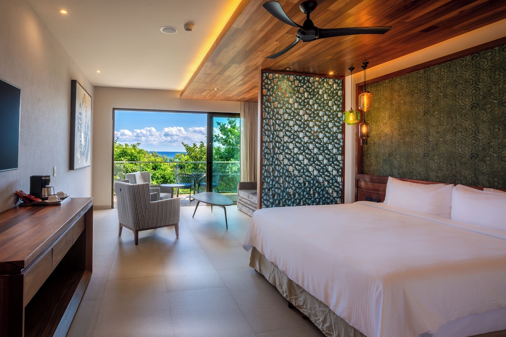 PLATINUM, JUNIOR SUITE, KING BED