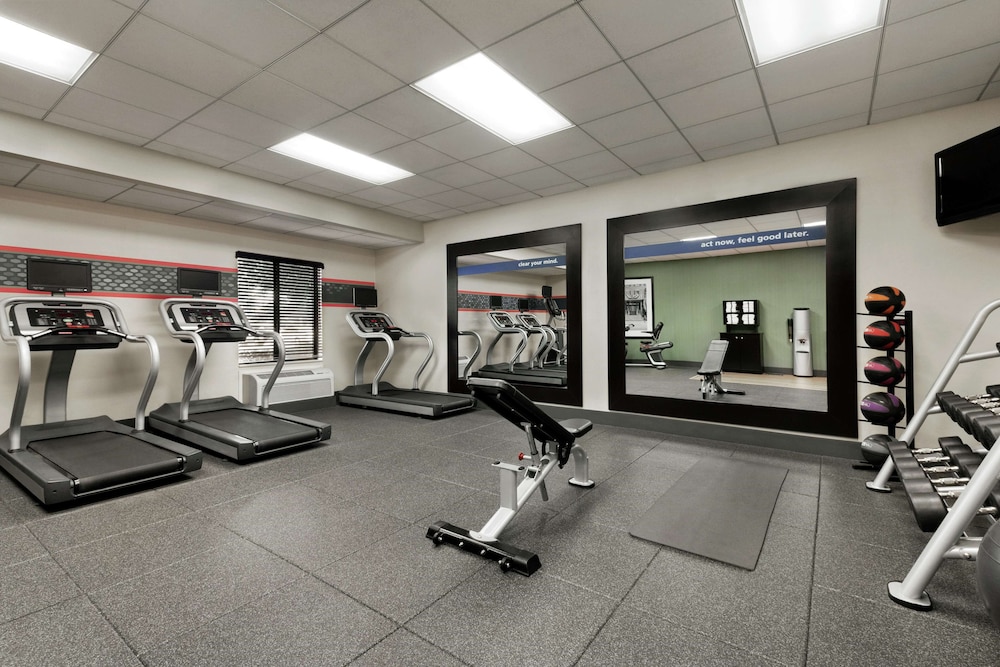 Hampton Inn Suites West Sacramento 32/62