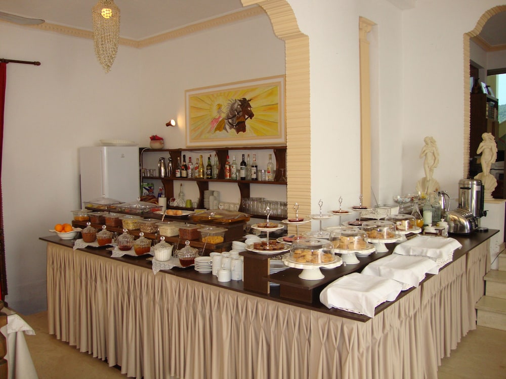 Rachel Hotel 30/36