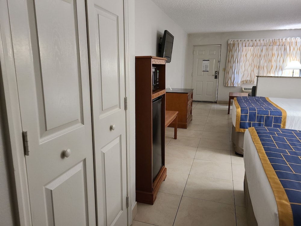 Quality Inn & Suites Orlando East - UCF Arena 14/43