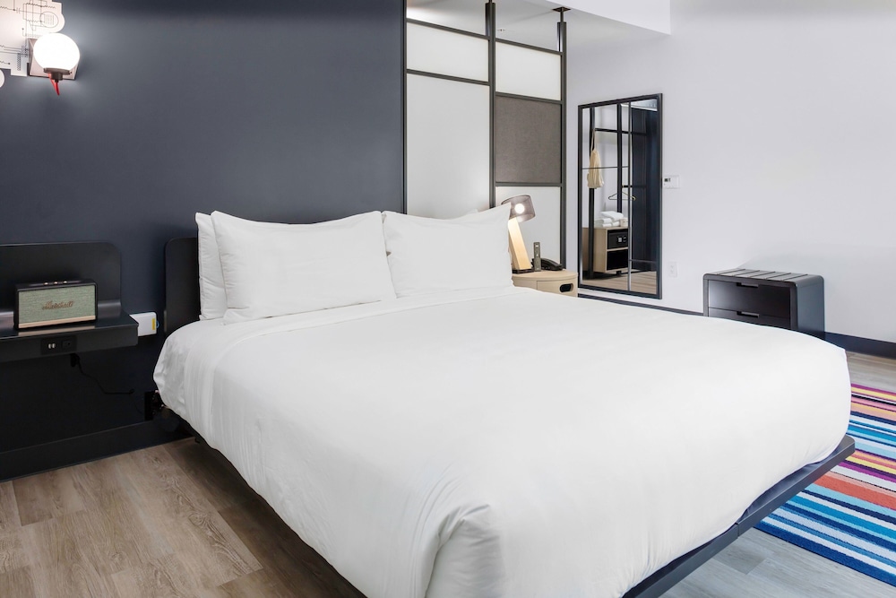 Aloft, Guest Room, King Bed