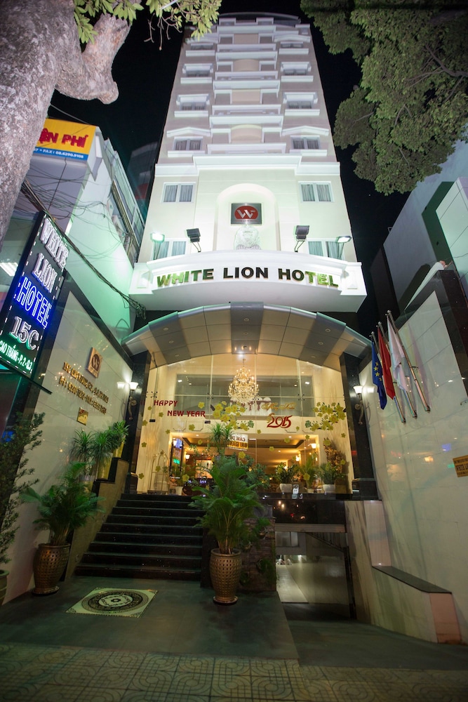 White Lion Hotel 1/36