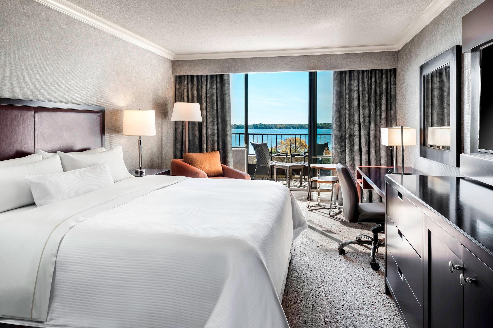 Room, King Bed, Lake View, Balcony