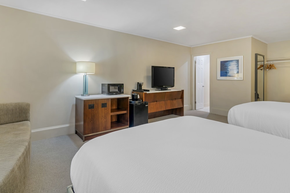 Days Inn By Wyndham Dover 8/24