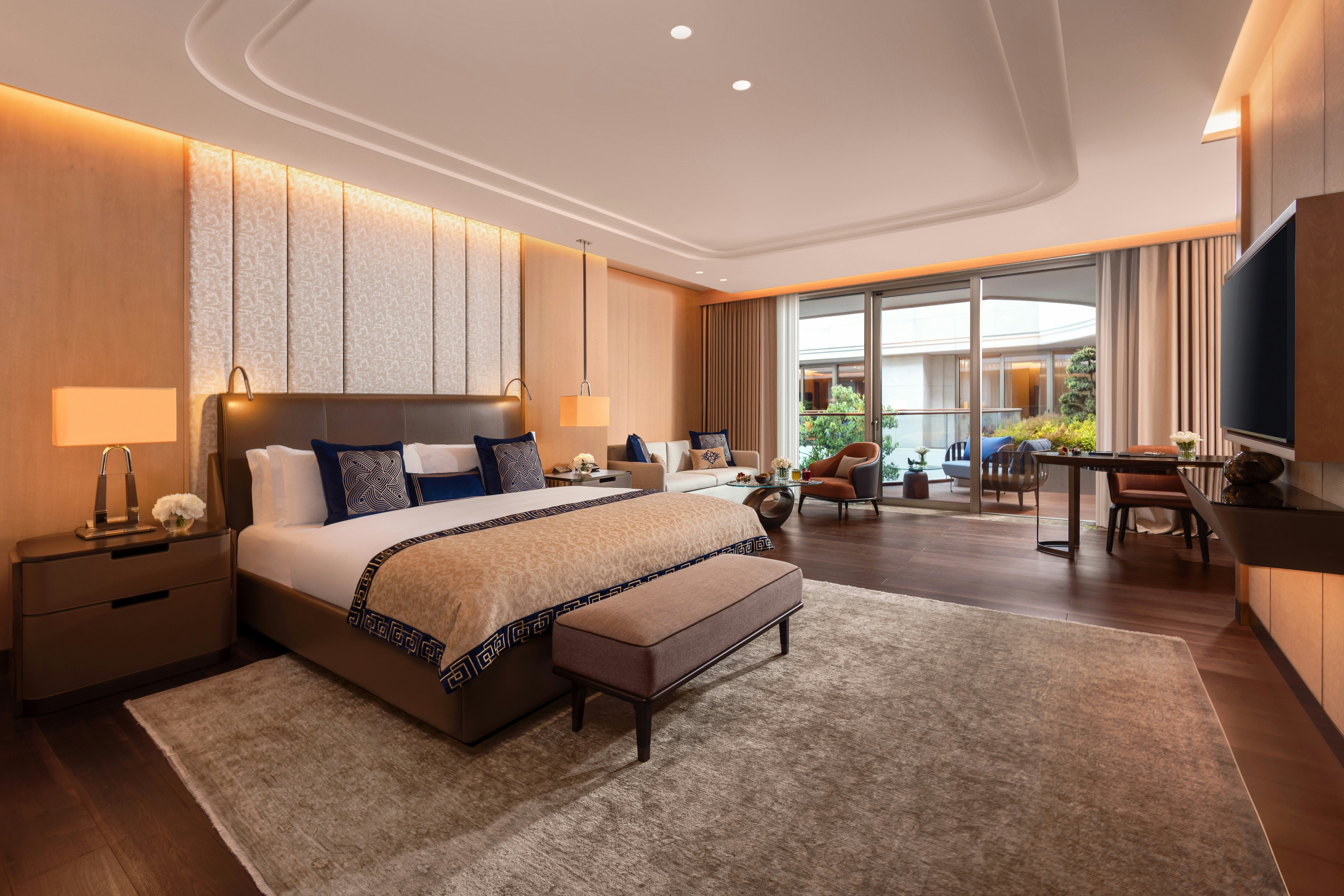 SUPERIOR, KING BED