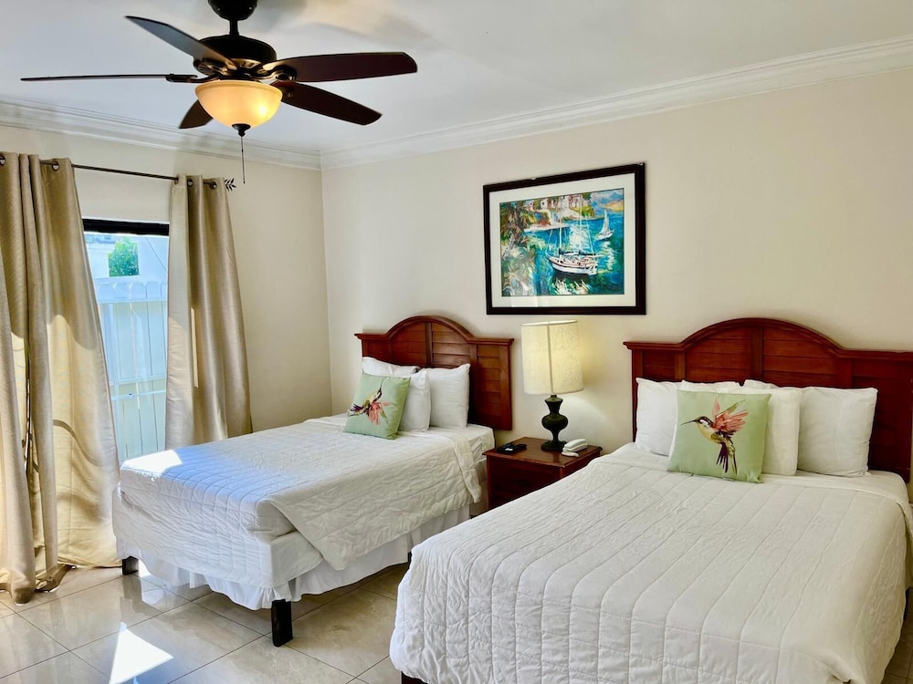 THE COLONY CLUB INN AND SUITES 18/55