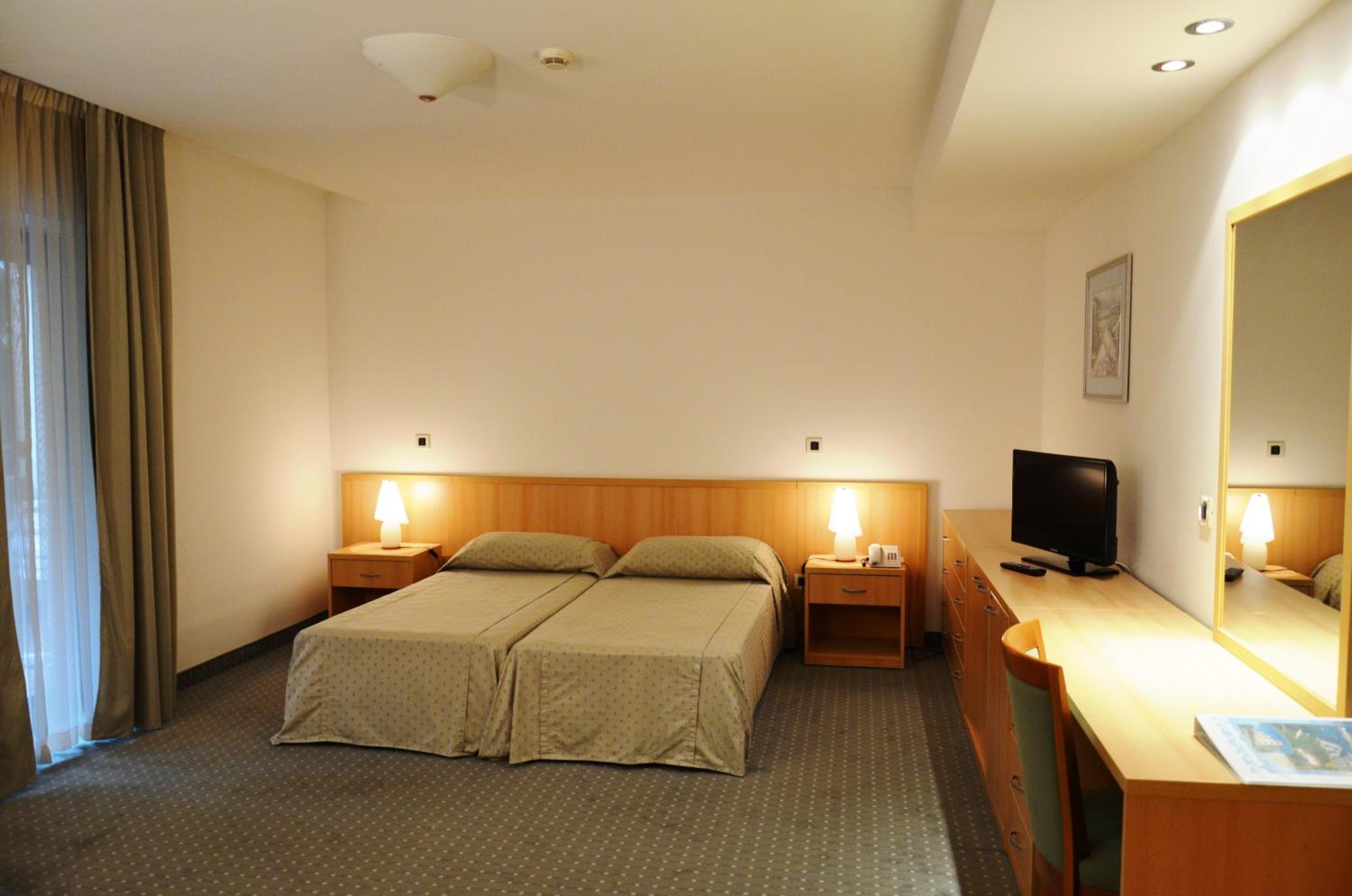 Flores Hotel 13/57