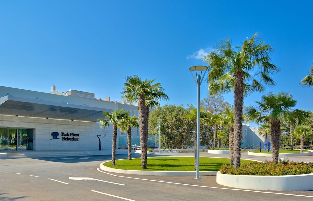 Park Plaza Belvedere 68/77