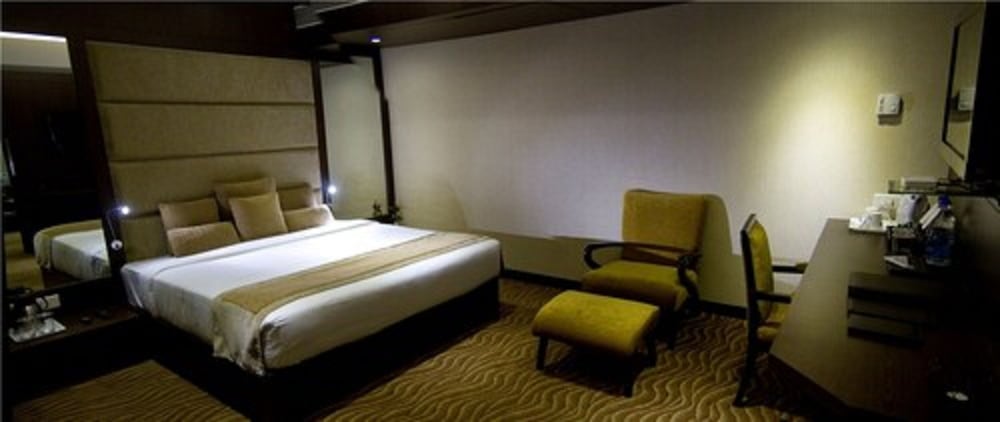 Centre Point Hotel 20/50