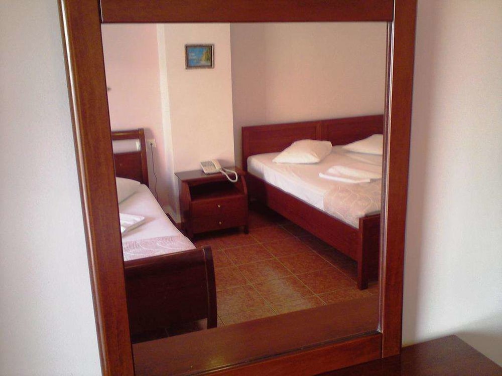 Faros 2 Hotel 12/36