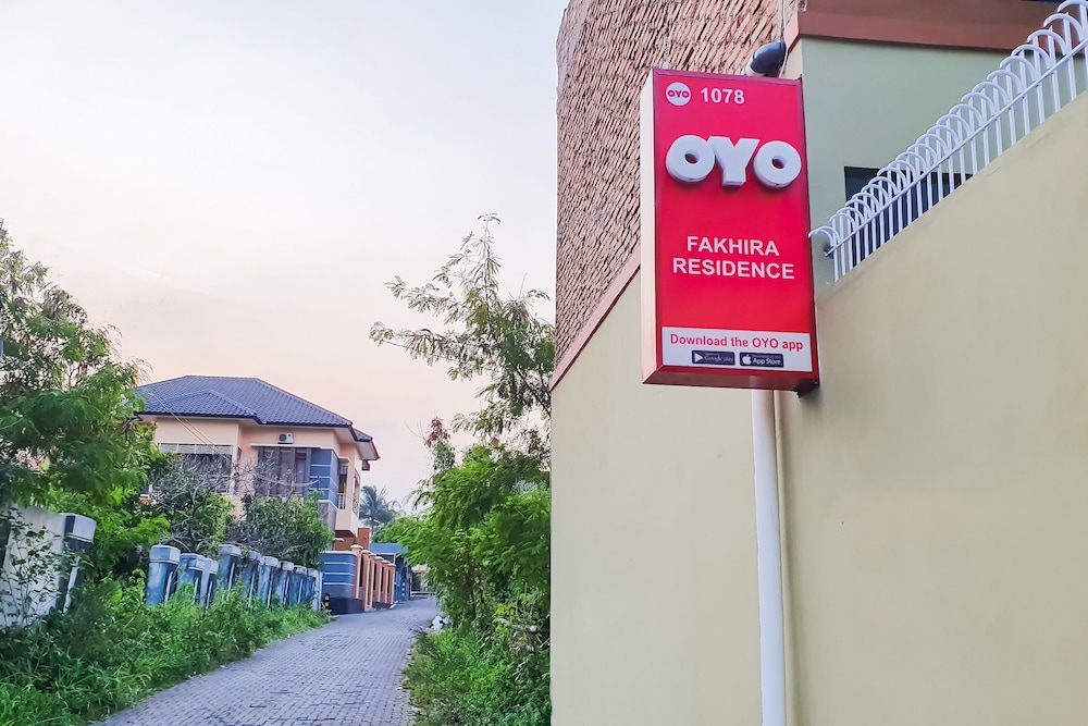 OYO 1078 Fakhira Residence 12/31