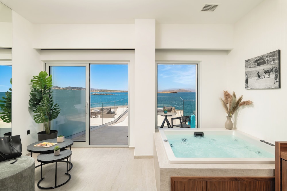 Elia Sea Suites 41/72