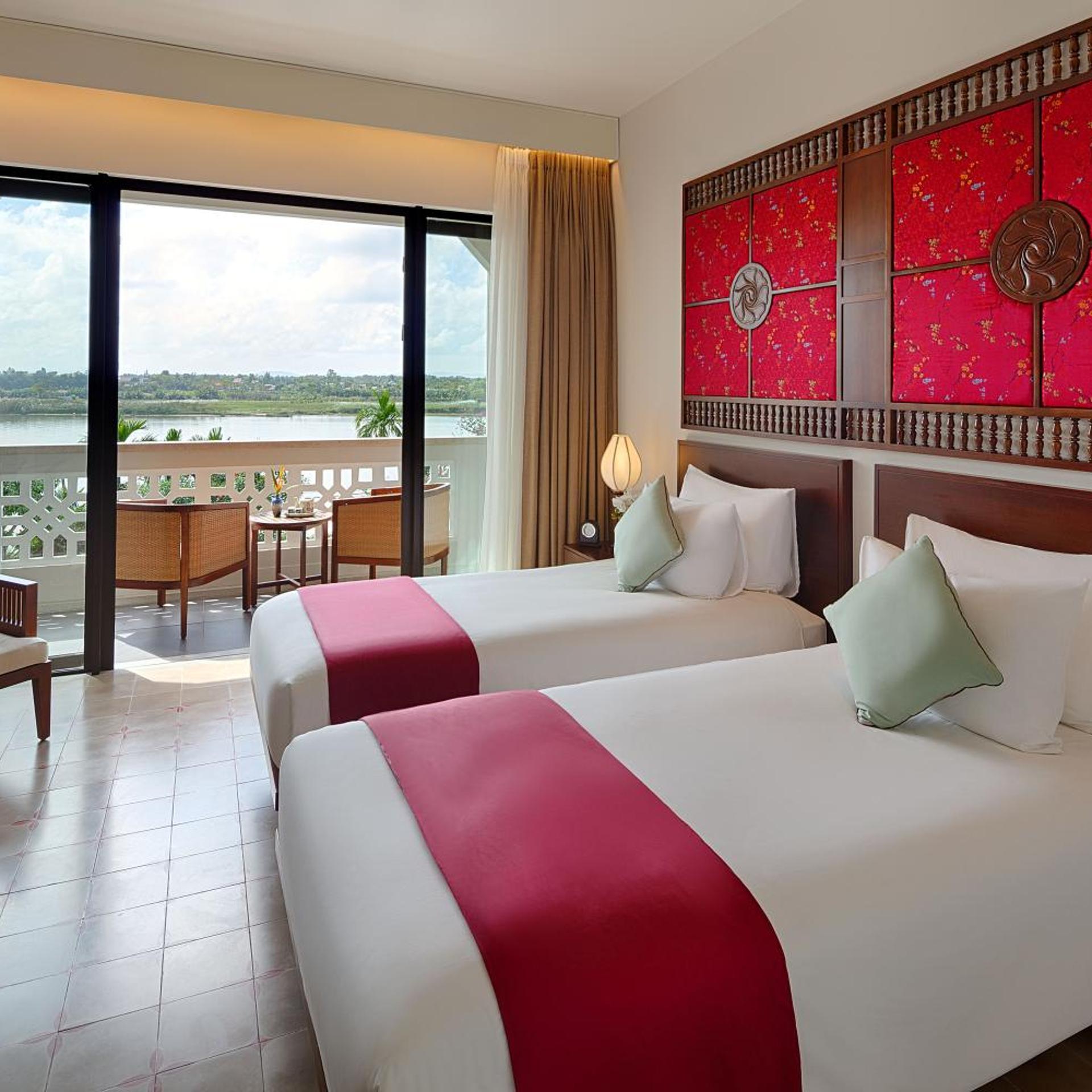 Grand, Deluxe, Twin Beds, Pool and River View