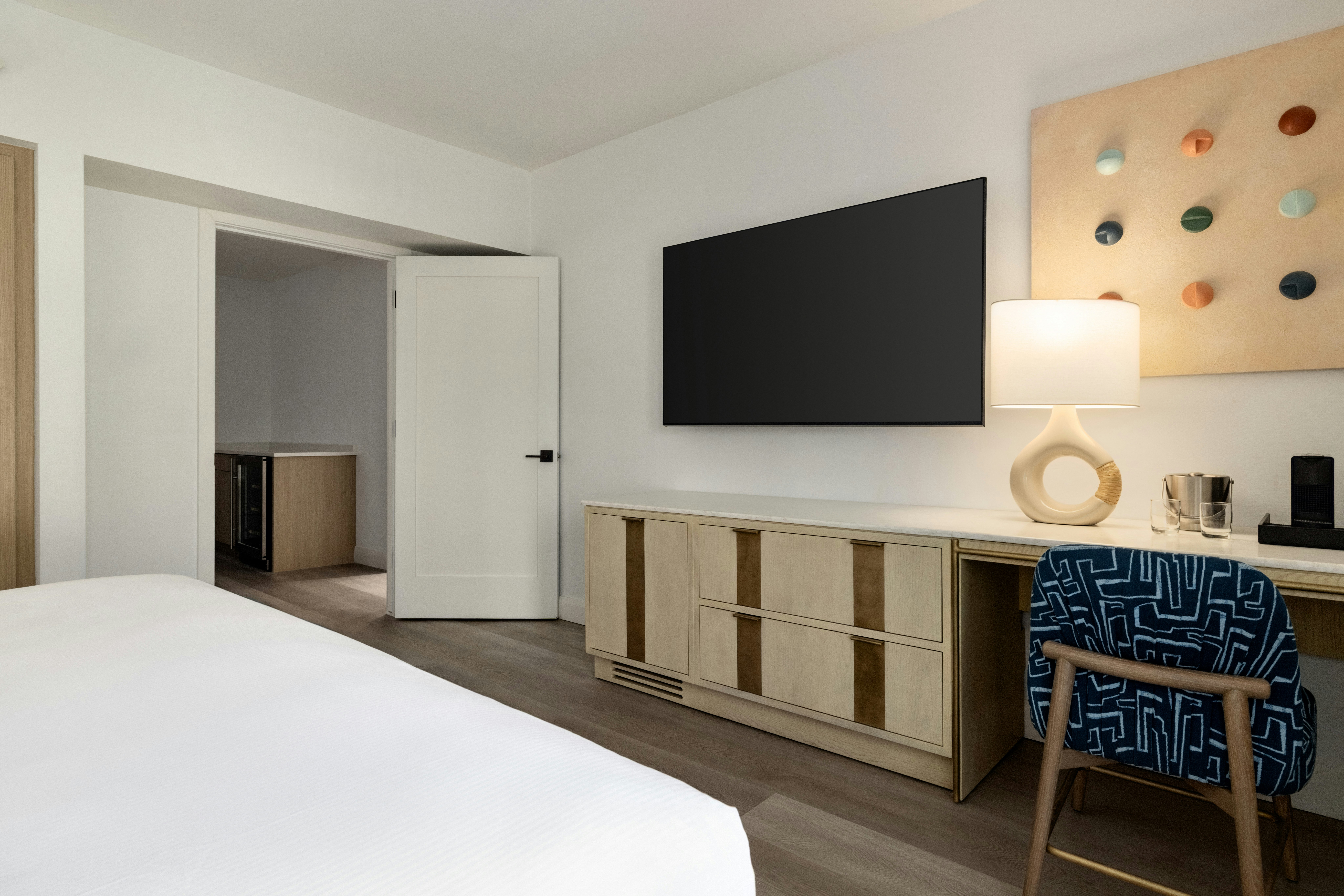 غرفة بسريرين كوين لذوي الإعاقة