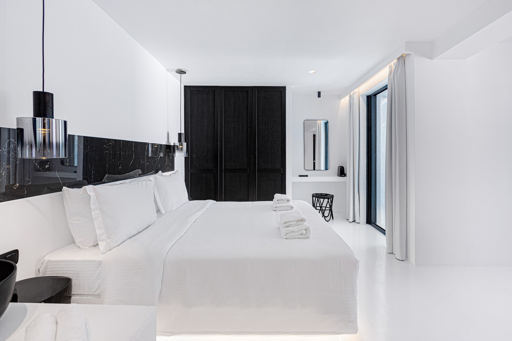 Cave, Budget, Queen Bed, with Pool