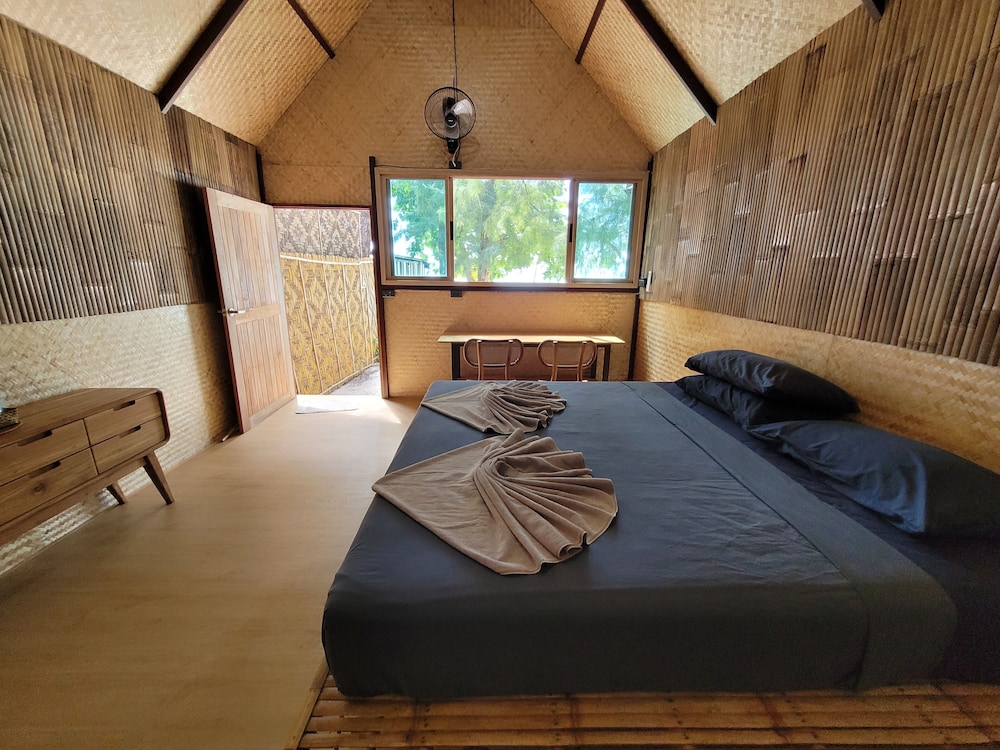 BUNGALOW, BEACH FRONT