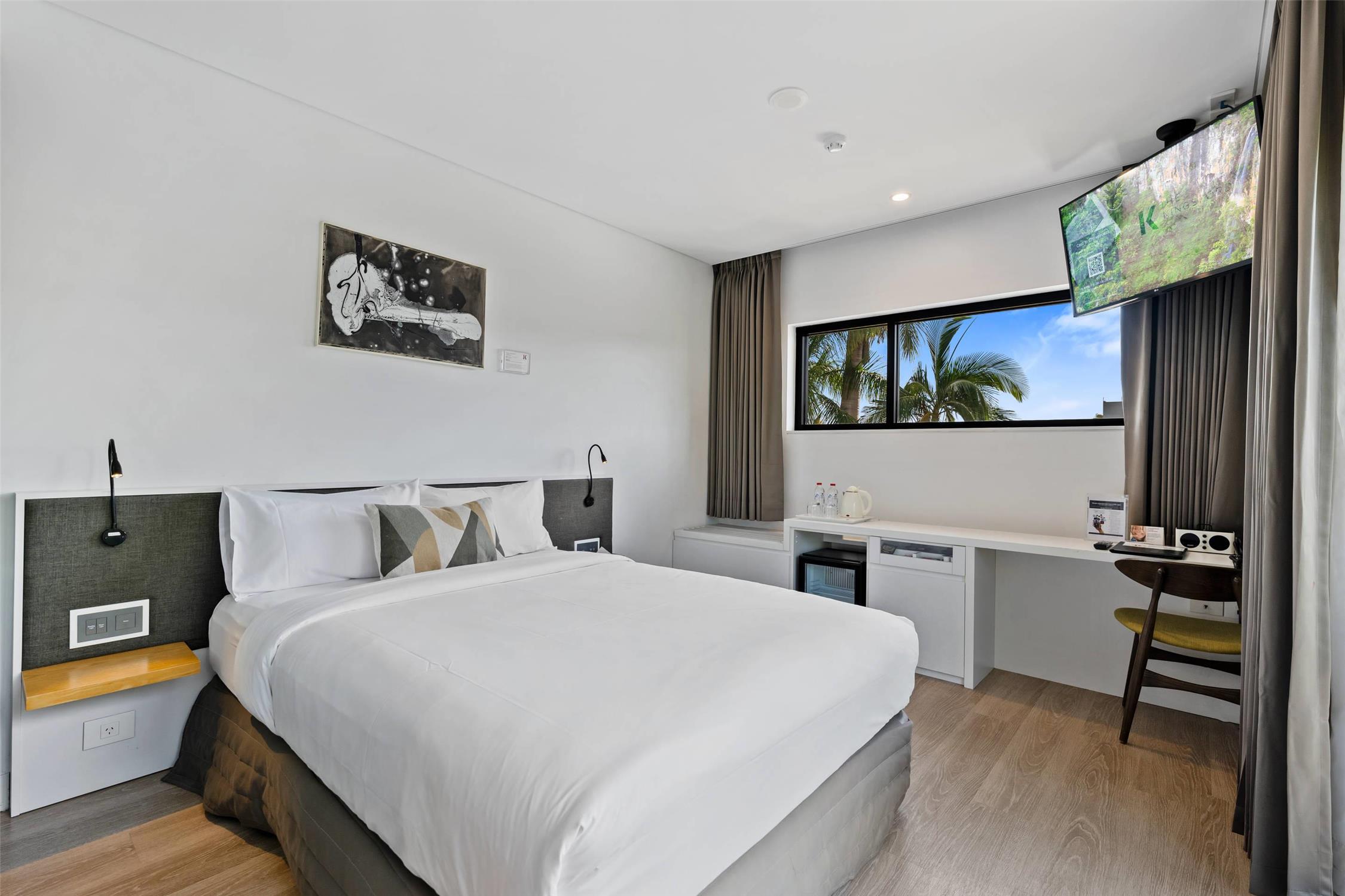 Upgrade, Queen Bed