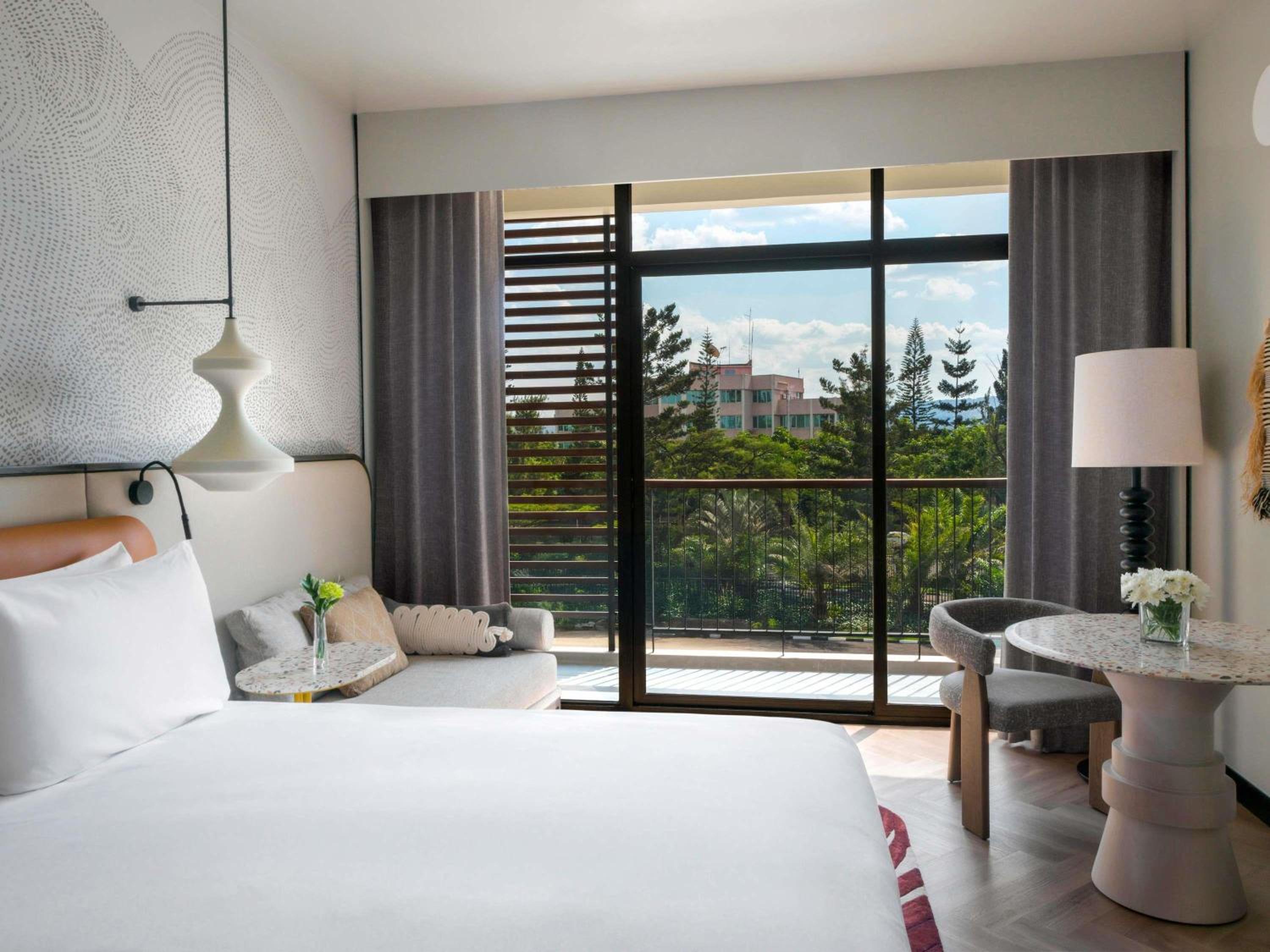 SUPERIOR, KING BED
