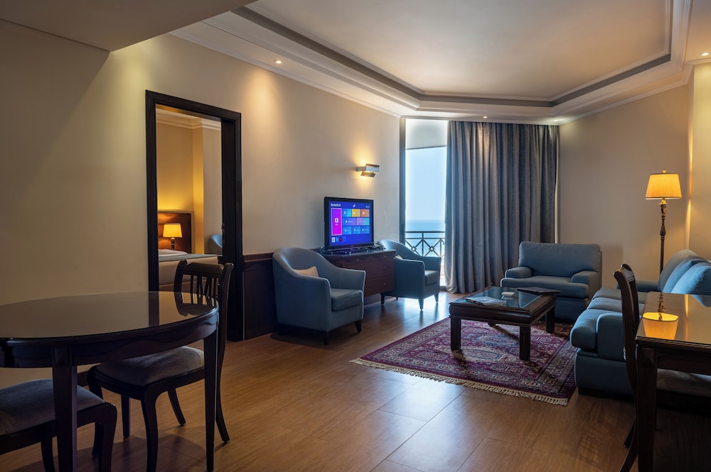 GOLDEN TULIP JIYEH MARINA RESORT 35/50