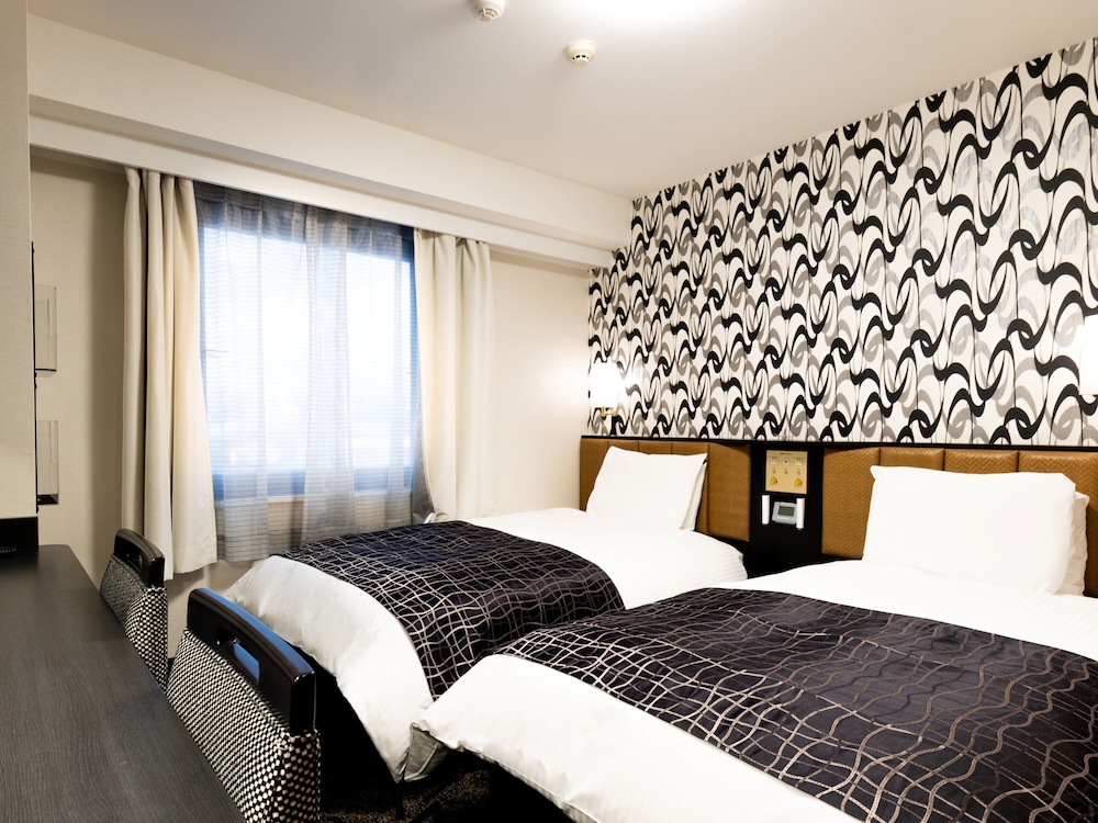 ROOM, TWIN BEDS