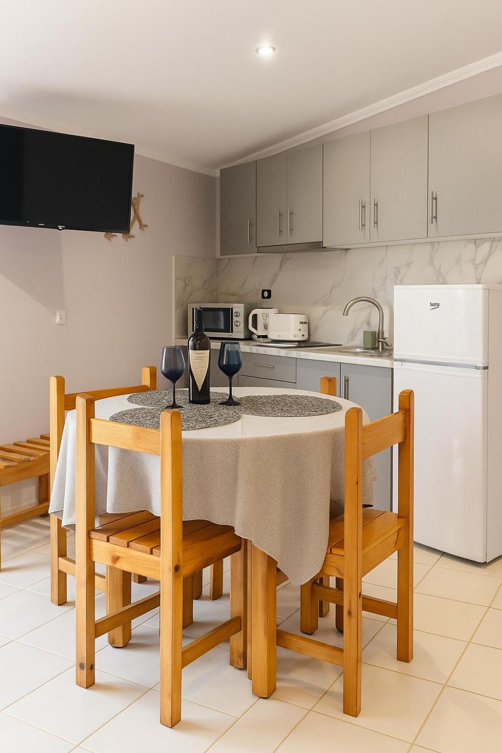 Anemos Studios &amp; Apartments 77/87