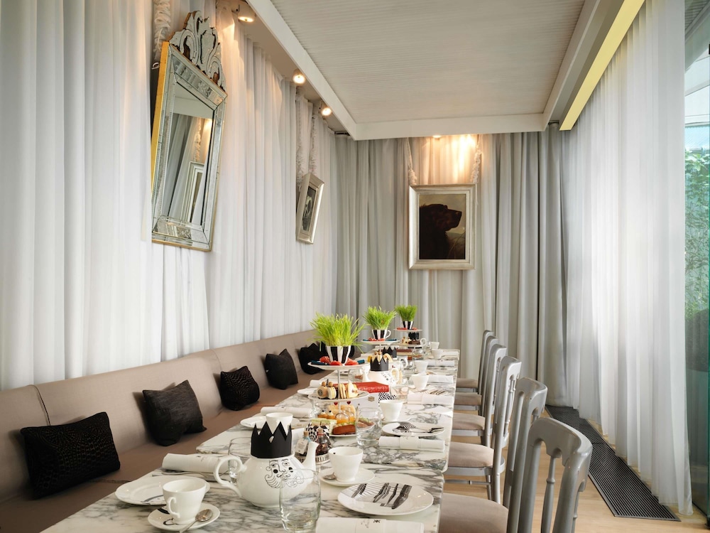 Sanderson London 38/47